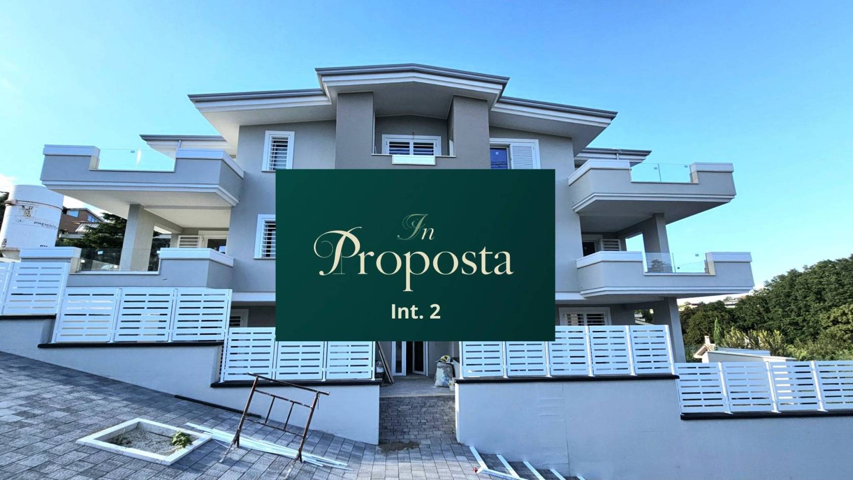 FONTE NUOVA – Tor Lupara – Proponiamo in vendita uno splendido trilocale al piano terra con doppi servizi in un moderno complesso residenziale di 