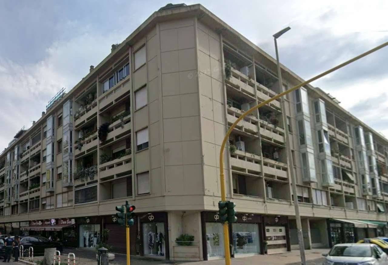 • Eu. 219.000,00 • 3 locali • 80 mq superficie calpestabile • 2 bagni • Secondo Piano Immobile garantito DESCRIZIONE IMMOBILE: Proponiamo la vendita 