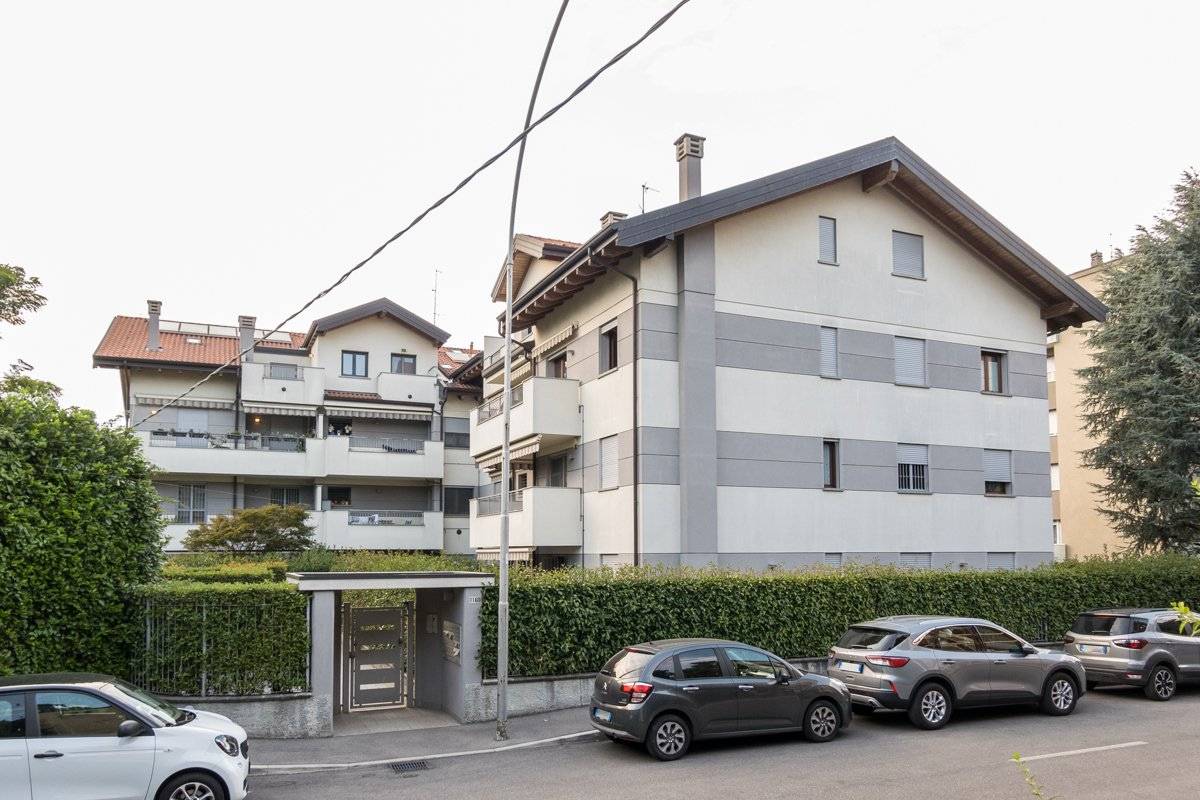 L'immobile viene locato con contratto di locazione ad uso TRANSITORIO 12 mesi. Per poter stipulare un contratto transitorio è necessario che 