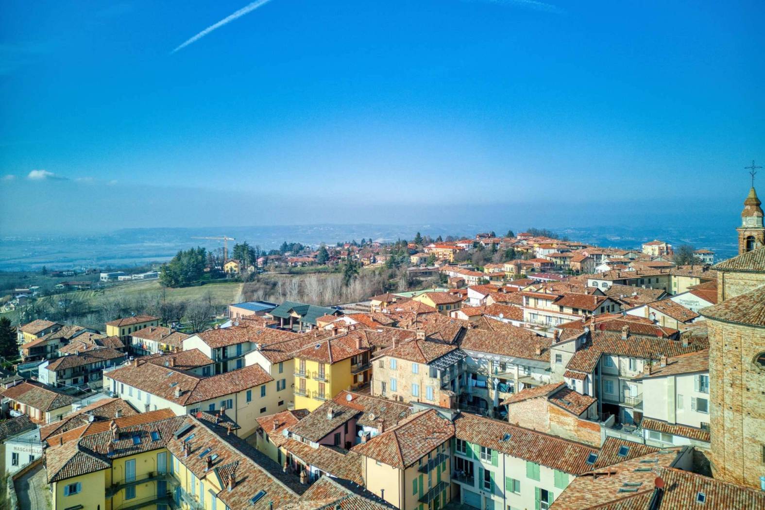 Rif: LA MORRA - Nel cuore delle Langhe, a pochi chilometri da Alba, la capitale di questo affascinante territorio, nel centro storico di La Morra, 