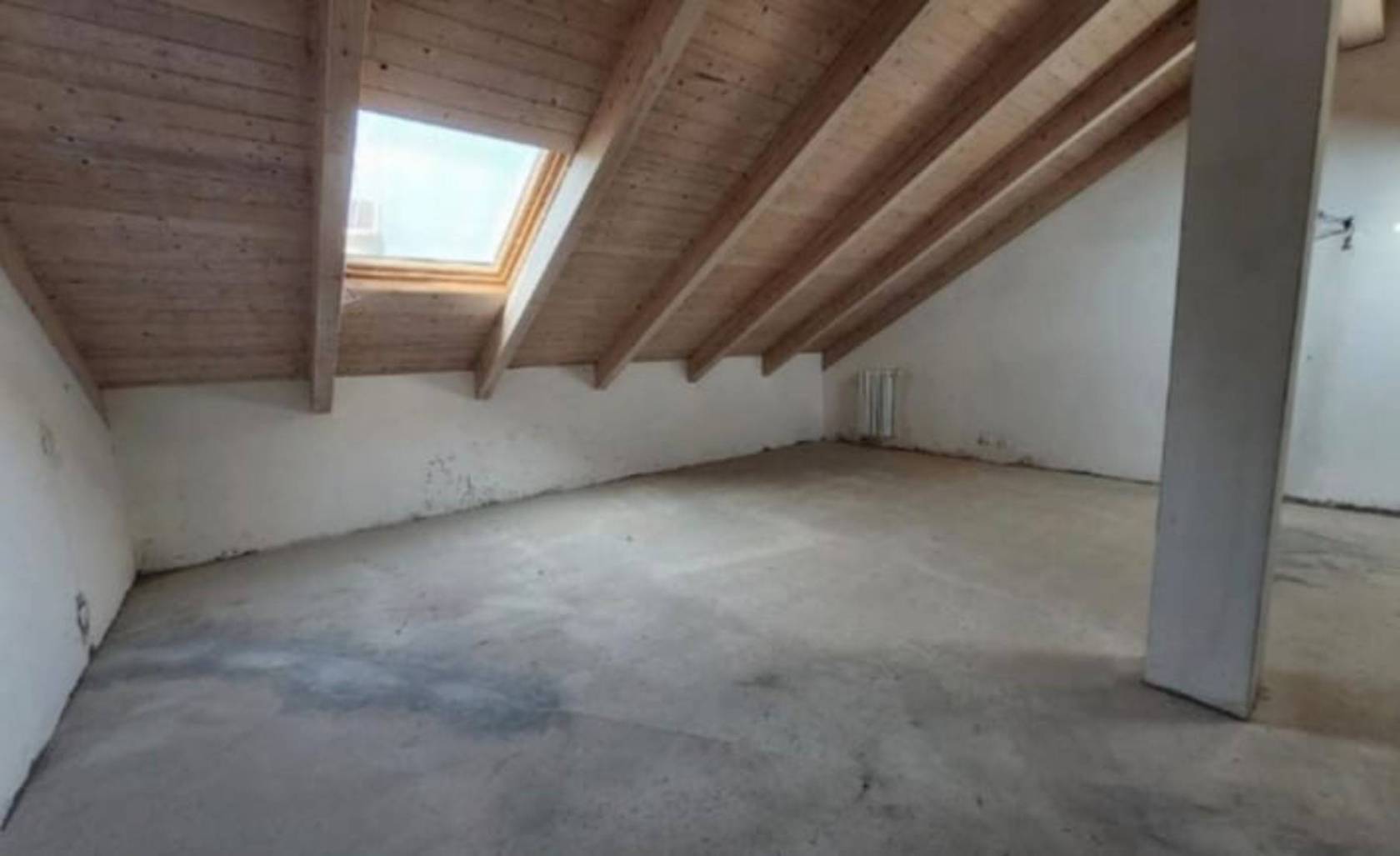 Stanza non arredata Stanza non arredata