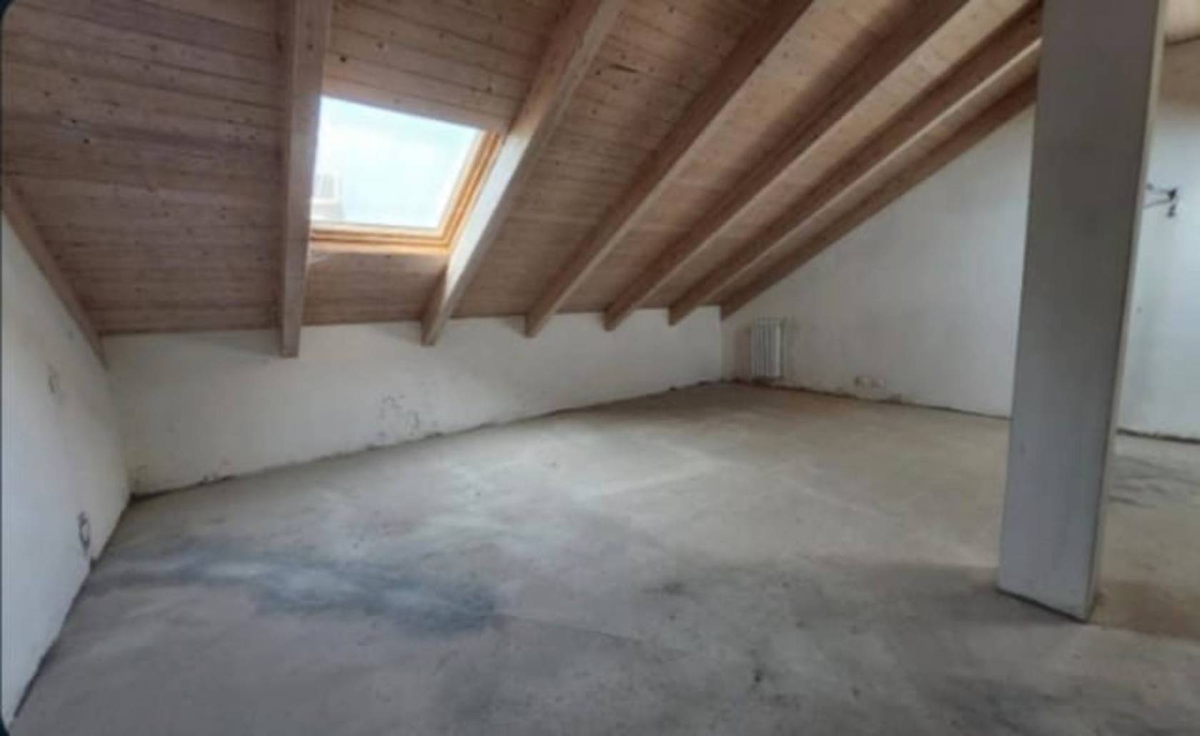 Stanza non arredata Stanza non arredata