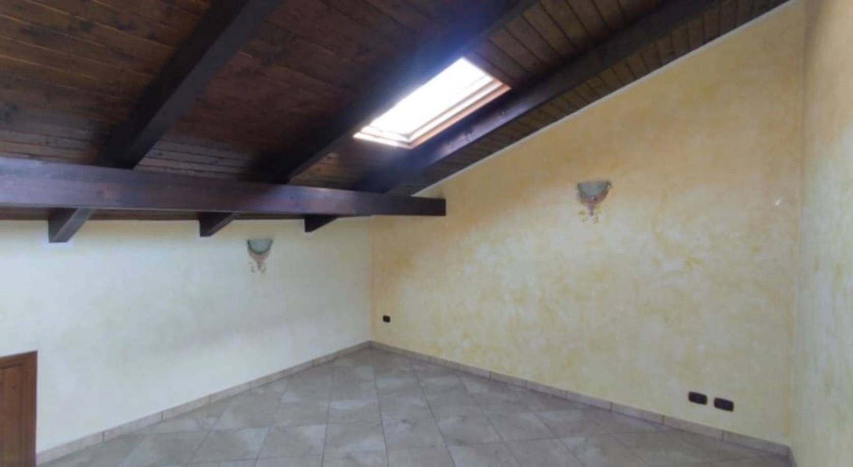 Stanza non arredata Stanza non arredata