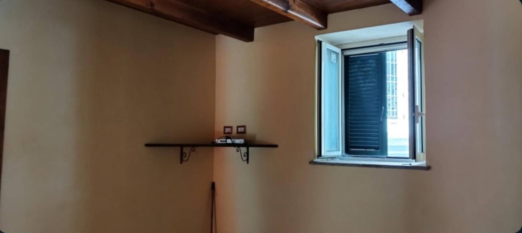 Stanza non arredata Stanza non arredata