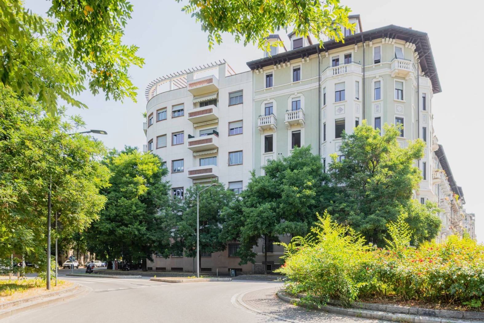 Via Massena 21 - Zona Arco della Pace proponiamo in vendita ampio bilocale di circa 85 mq con balcone. L'appartamento è composto da ingresso, 