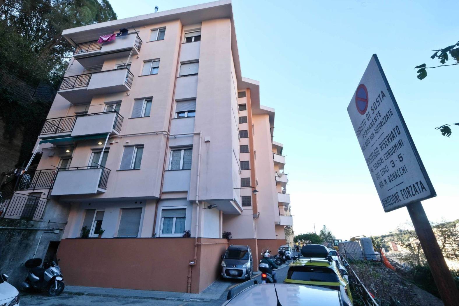 SAN FRUTTUOSO VIA BONACCHI (inizio della Via) traversa di Via Berghini vendiamo in palazzo completamente rifatto come tetto , facciate, caldaia e 