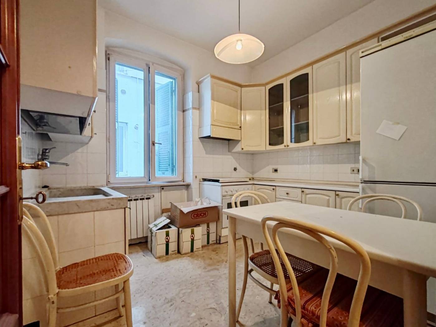 Marassi – a due passi dal centro del quartiere, tra Corso De Stefanis e Via Rino Mandoli, con accesso da Via Fassicomo 6. In palazzo recentemente 