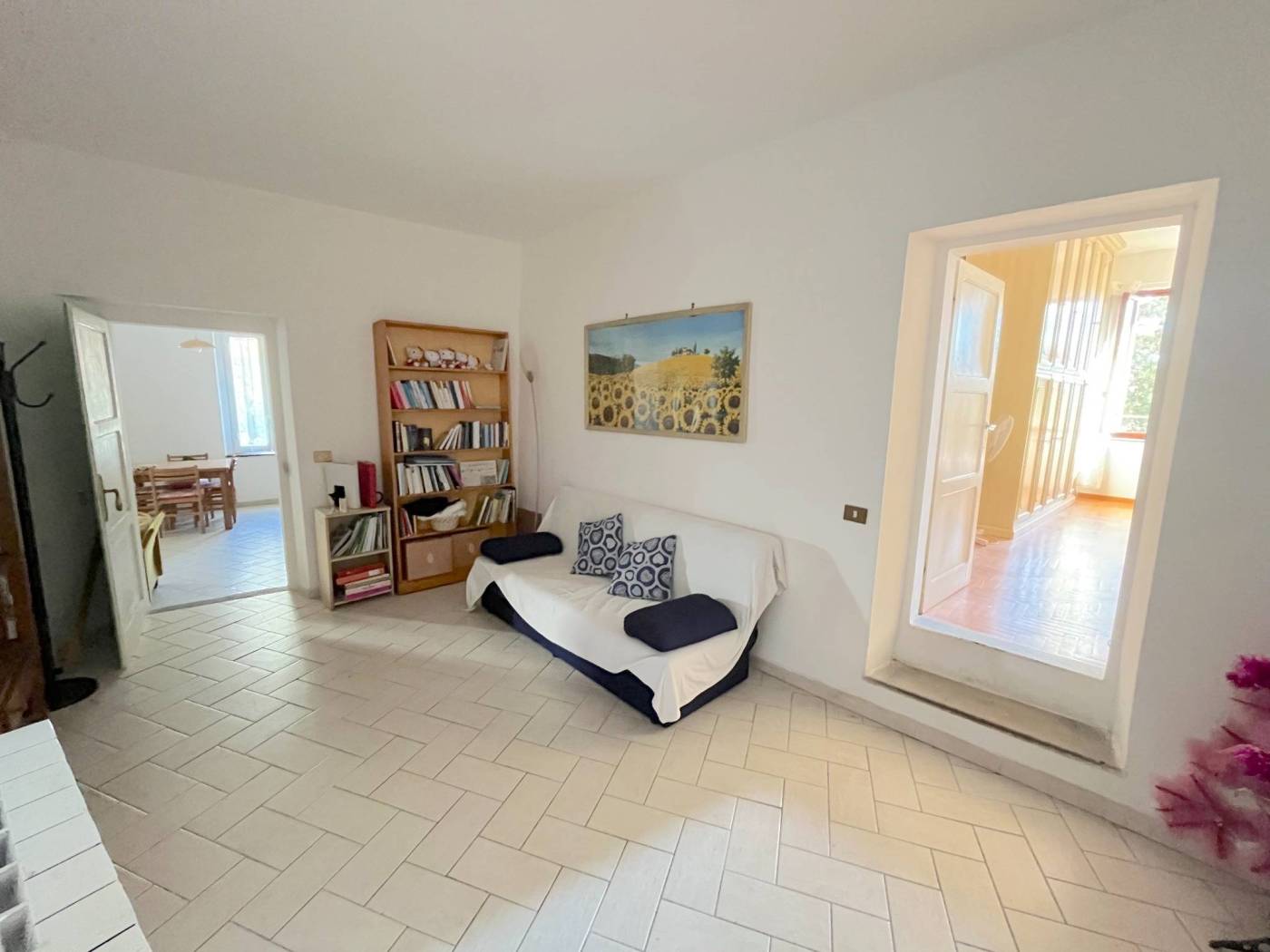 VE3ARISA - S.BRIGIDA- PANORAMICO 3 VANI CON SPAZIO ESTERNO Eu. 105000,00 Posto in posizione centrale, e con bellissima vista sulla valle, proponiamo 