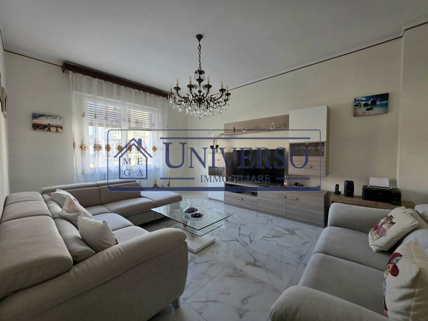 VOGHERA: Sei in cerca di un ampio Bilocale, ristrutturato parzialmente, arredato e in posizione centrale? In Via Labriola, in stabile anni '60 con 