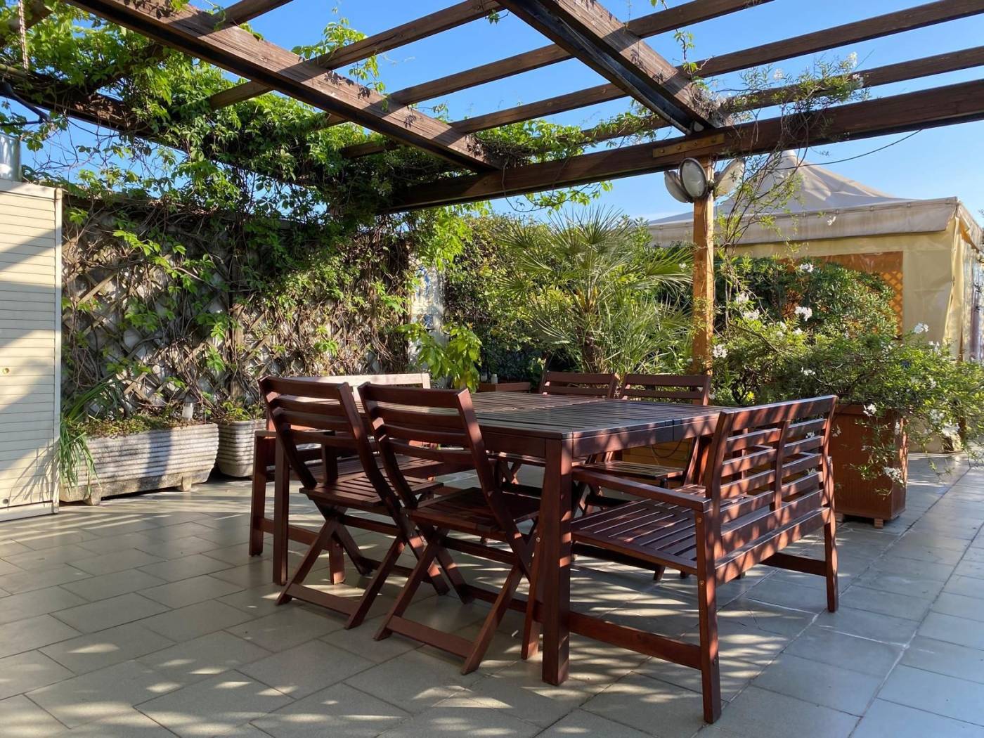 Pergolesi In un iconico palazzo signorile fine anni '30 dotato di portineria part-time, con dettagli architettonici interni curati e ben conservati 