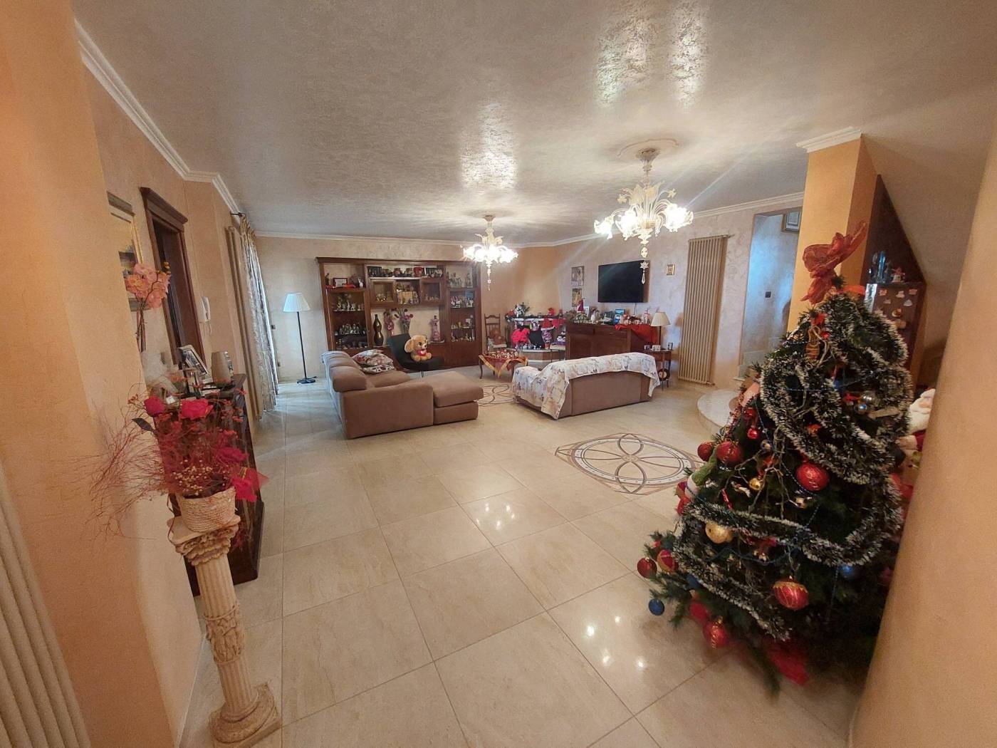 In Una Zona tranquilla e lontano dal centro cittadino, immersa nel silenzio e nel verde della campagna, proponiamo in vendita una soluzione 