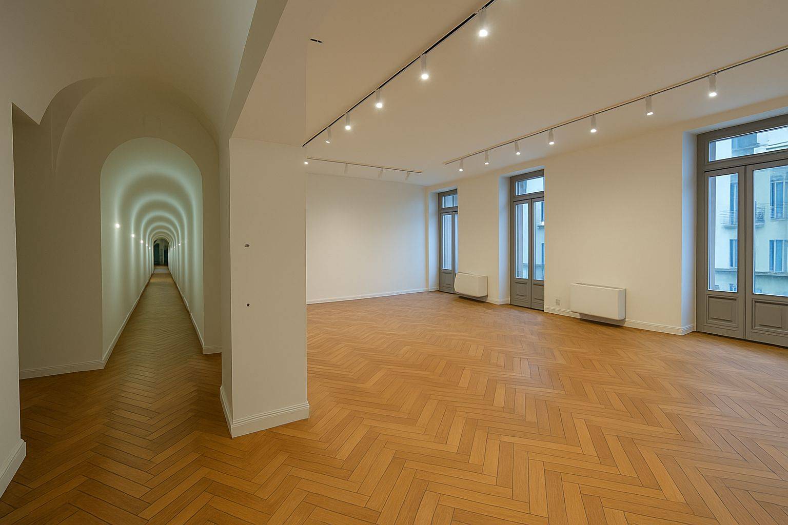 Senato/Quadrilatero della Moda. In contesto epoca proponiamo al 1° piano, elegante spazio ad uso ufficio/show room di 270 mq con doppia esposizione 