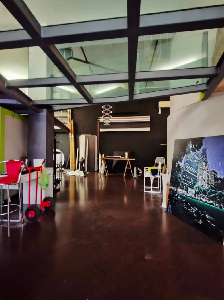 Genova – San Fruttuoso (Manzasco) IN AFFITTO locale commerciale unico nel suo genere! Splendido negozio soppalcato in acciaio e vetro, dal design 