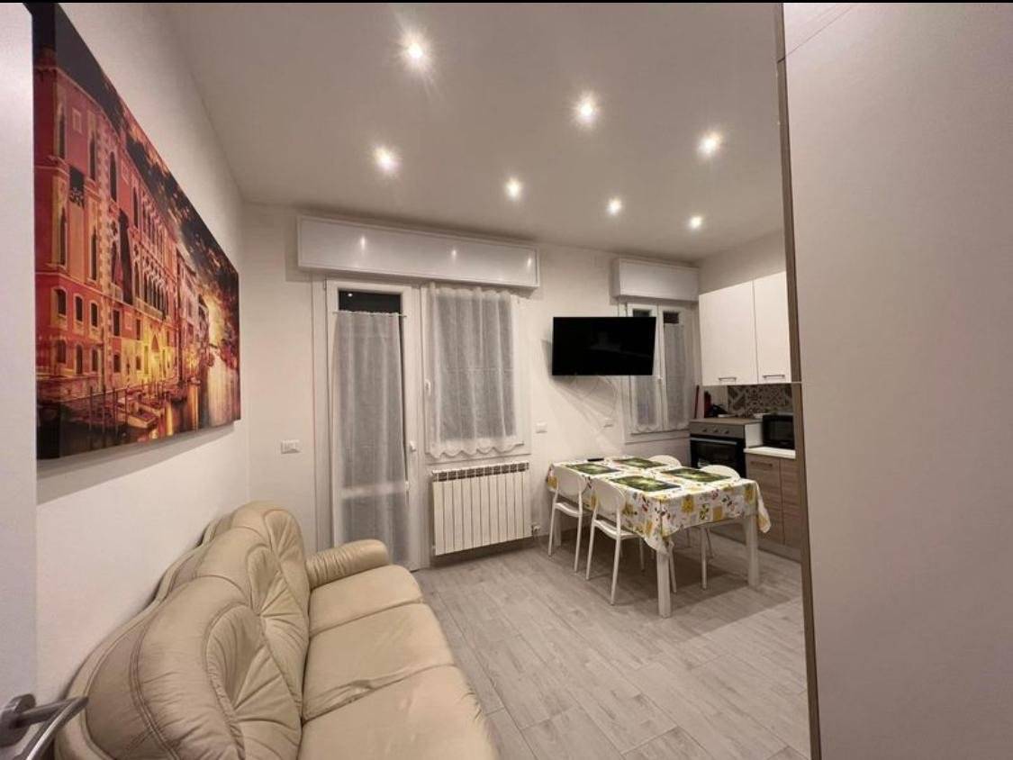 Scopri questo fantastico appartamento completamente ristrutturato e arredato, ideale per chi cerca un ottimo investimento! Attualmente locato a 1.000 