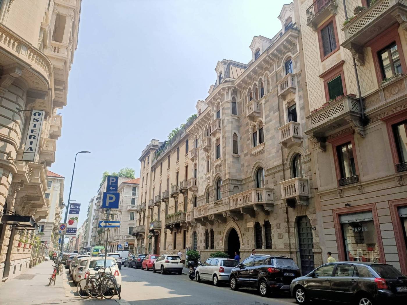 Via San Gregorio/Porta Venezia. In palazzo primi 900 di alta rappresentanza proponiamo al 3° piano su 4, spazio ad uso ufficio di 325 mq. quadri 