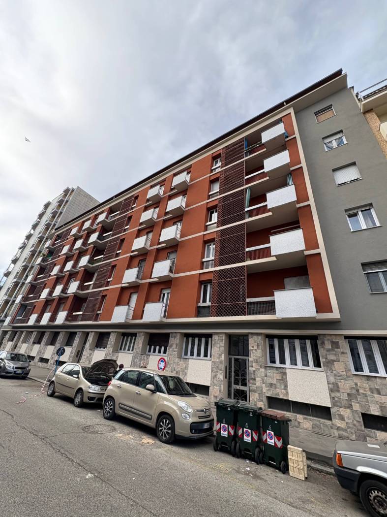 Vendesi ampio appartamento panoramico e luminoso composto da ingresso, cucina abitabile con possibilità di creare un soggiorno living con angolo 