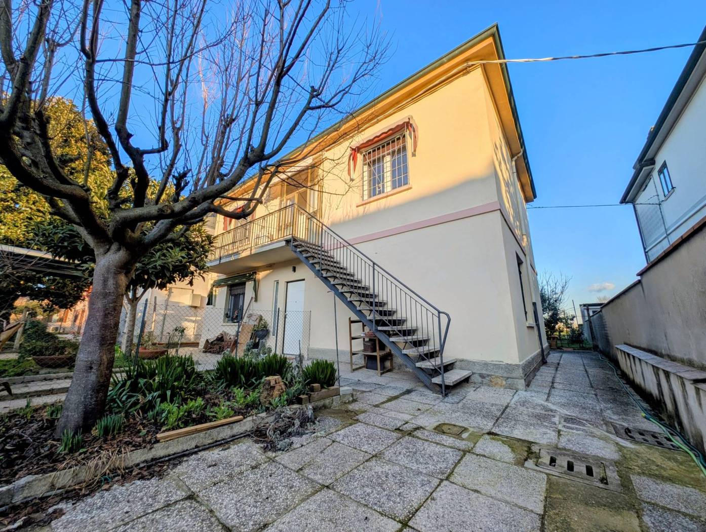 Pontegradella - Sulla via Pioppa, adiacente al centro della frazione, vendiamo appartamento con ingresso indipendente, inserito in piccolo contesto 