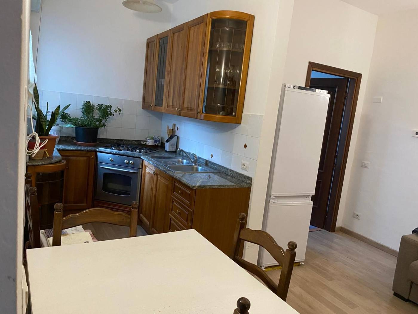 CASOREZZO: SOLO PER AFFITTO TRANSITORIO PER UN PERIODO DI MASSIMO 6 MESI BILOCALE IN VILLA SINGOLA CON INGRESSO INDIPENDENTE COMPOSTO DA INGRESSO, 