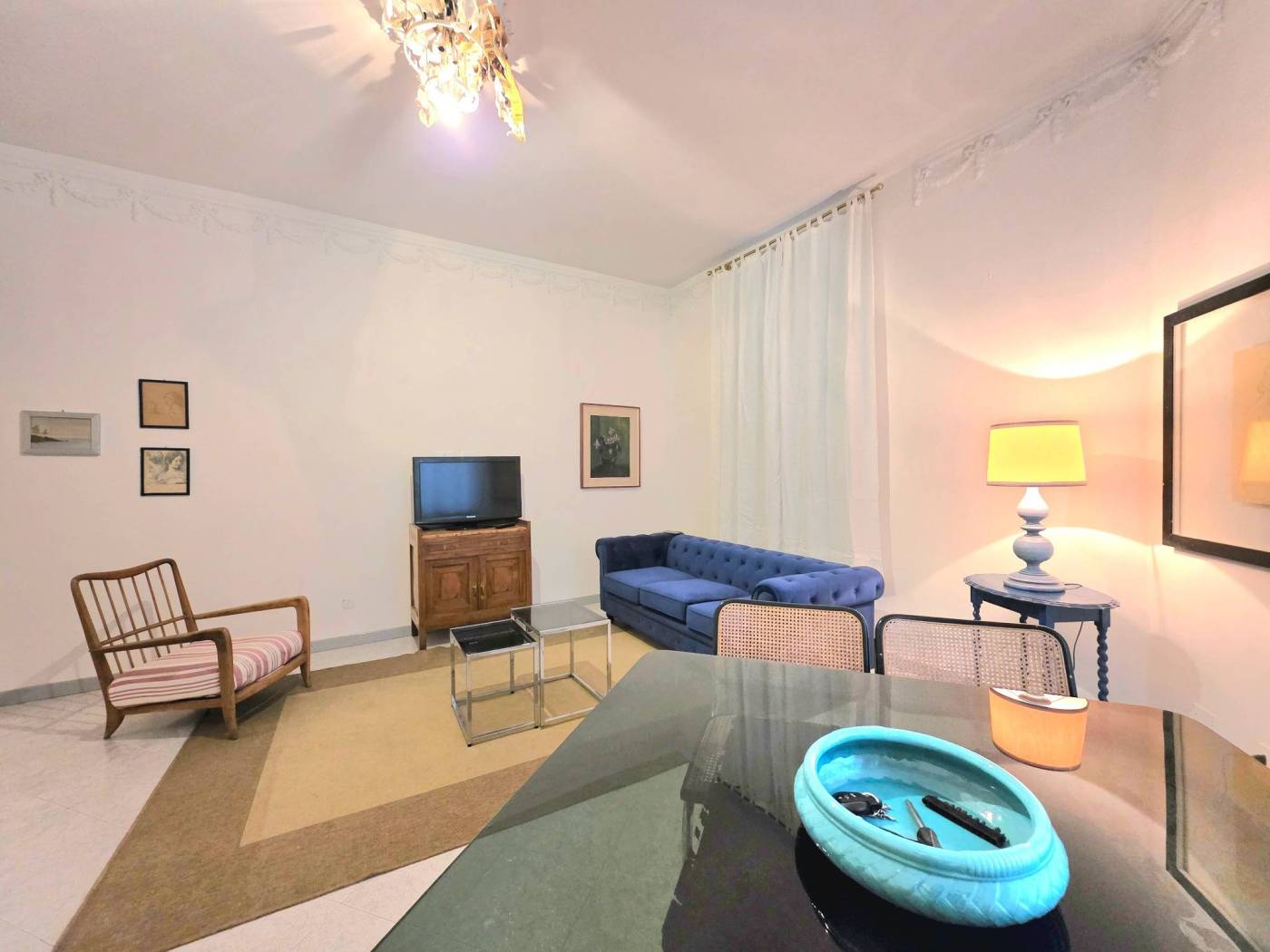 Proponiamo in locazione a Milano, Via Cino da Pistoia, bilocale ristrutturato composto da zona giorno con cucina a vista, camera da letto 