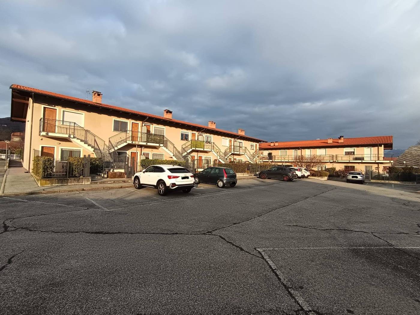 BRICHERASIO - In zona comoda ai servizi, sulla strada che collega Bricherasio a Pinerolo nel complesso residenziale denominato LA MERIDIANA 