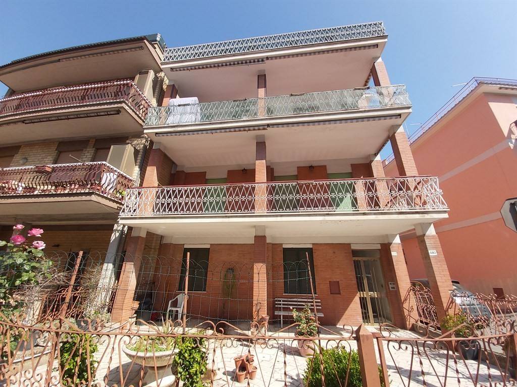 FONTE NUOVA - località Tor Lupara - Proponiamo in vendita appartamento da rifinire, sito al piano terra di una piccola palazzina in cortina 