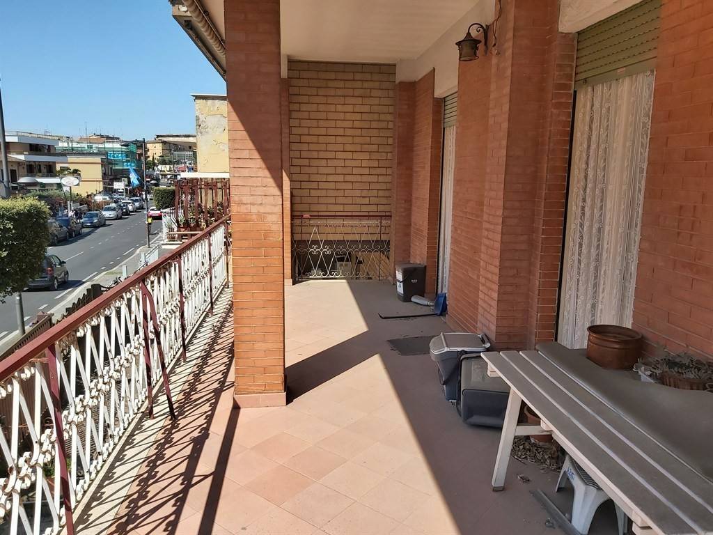 FONTE NUOVA - località Tor Lupara - Proponiamo in vendita appartamento di 85 mq, sito al piano primo di una piccola palazzina in cortina su Via 