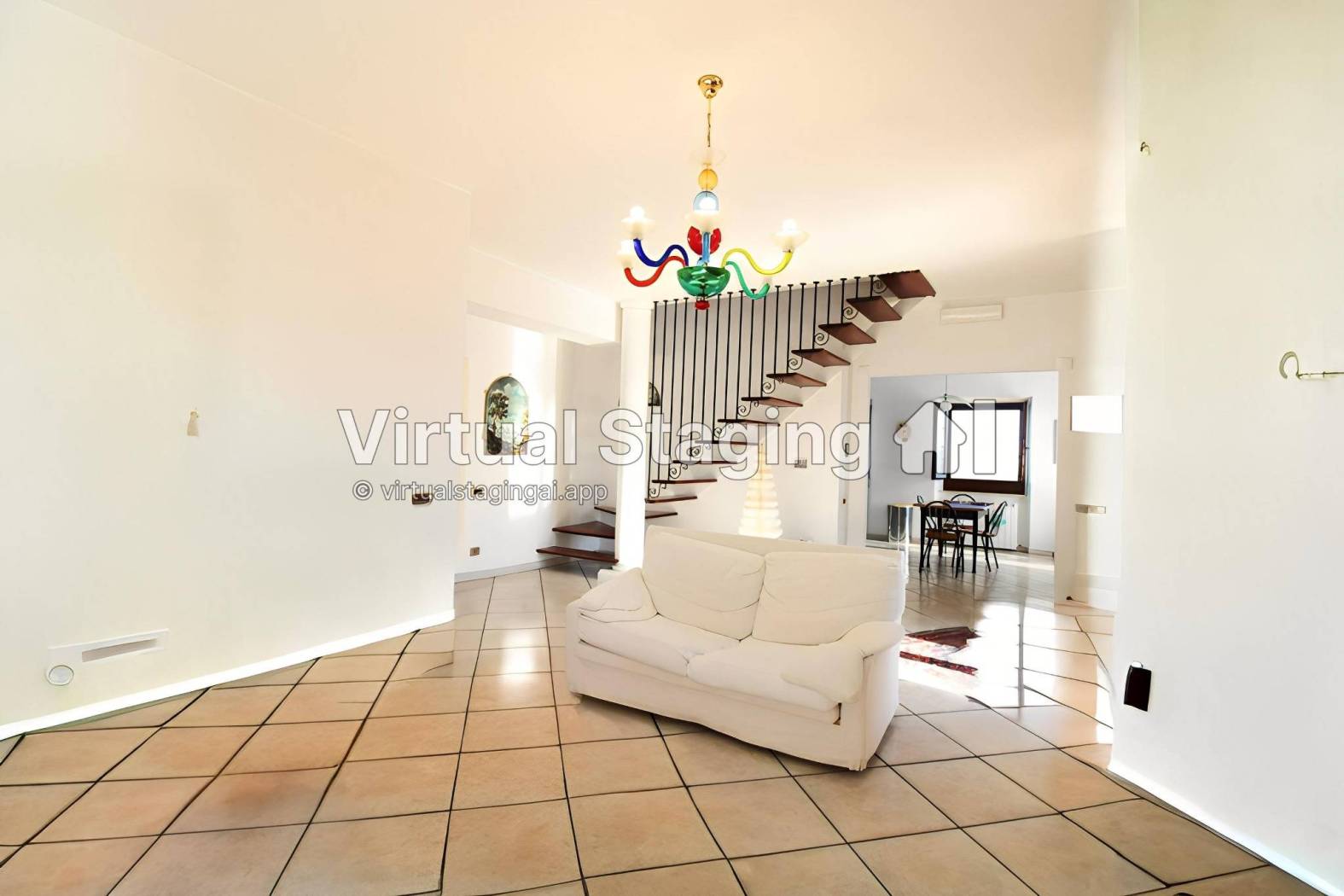 In zona di campagna tranquilla ma non isolata, a breve distanza dai principali servizi di Montecosaro Scalo, proponiamo in vendita un appartamento di 