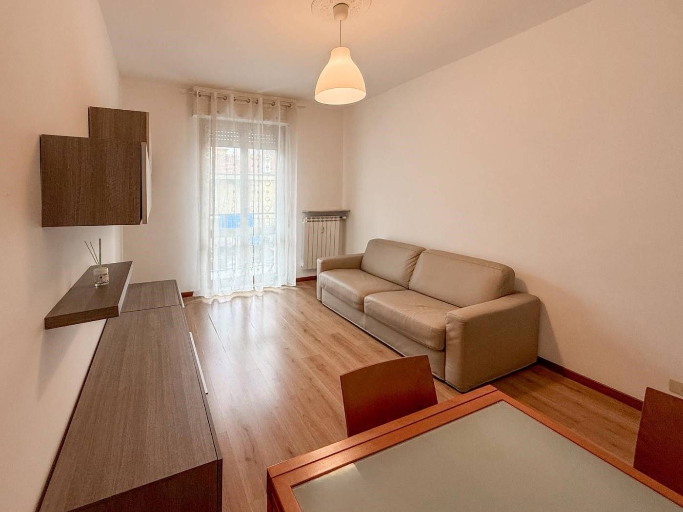 Via Angeloni 20 ang. lo Via Marchionni zona Bruzzano, servita da autobus linea 40 e linea 70; nelle immediate vicinanze delle principali tangenziali 