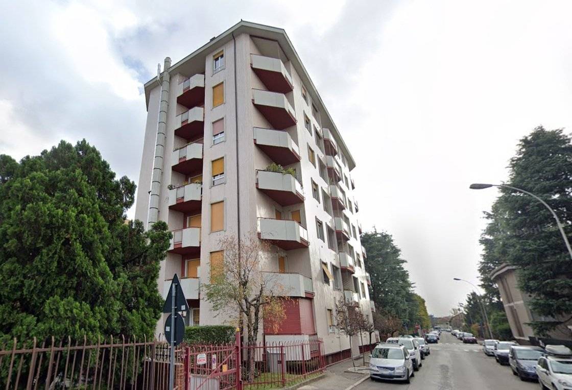 DISPONIBILE ANCHE IL NOSTRO NUMERO WHATSAPP AL 3515087682. PRIMO APPUNTAMENTO NEL NOSTRO STUDIO. LIBERO SUBITO. MONZA: via Antonietti, a due passi 