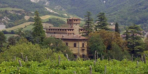 CASTELLO DI BRIGNANO CASTELLO DI BRIGNANO