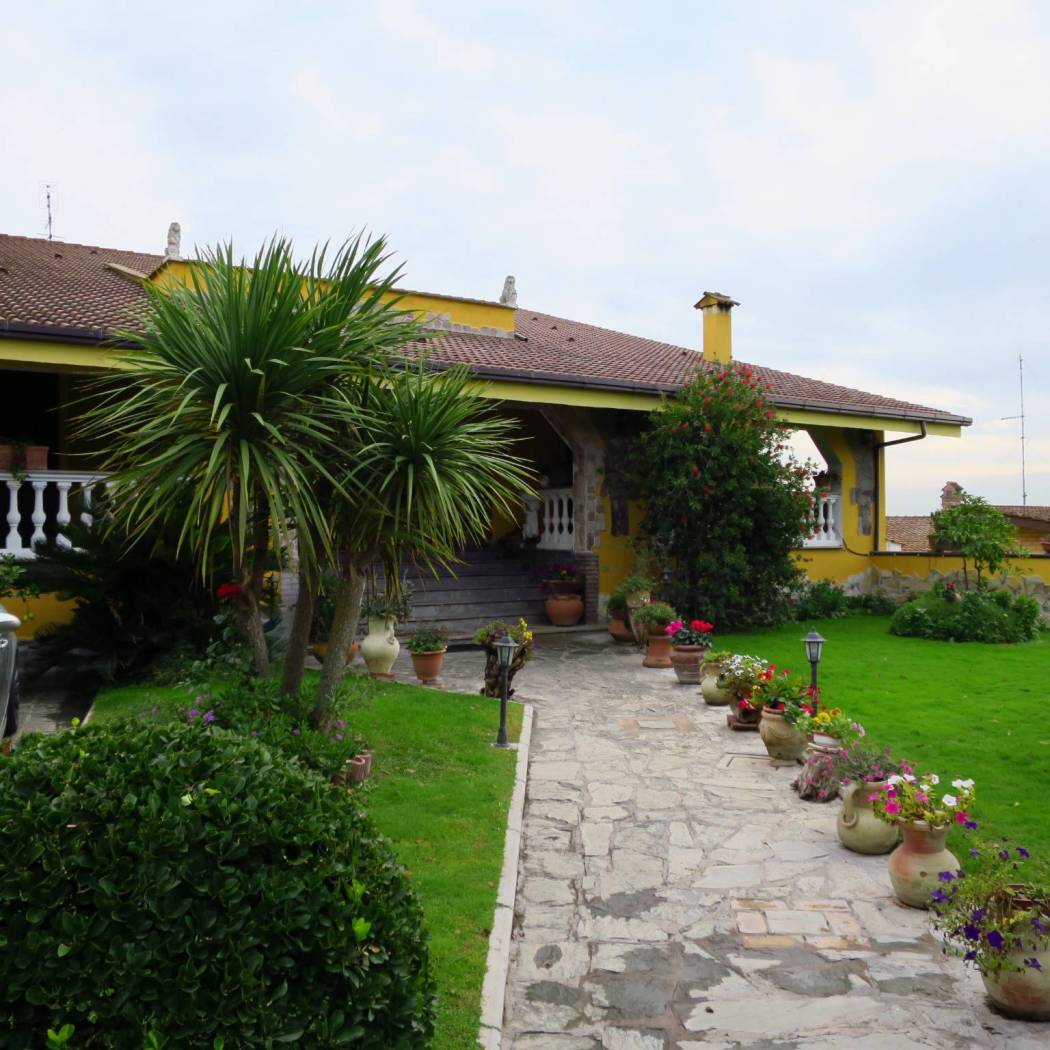 Giardino e vista frontale