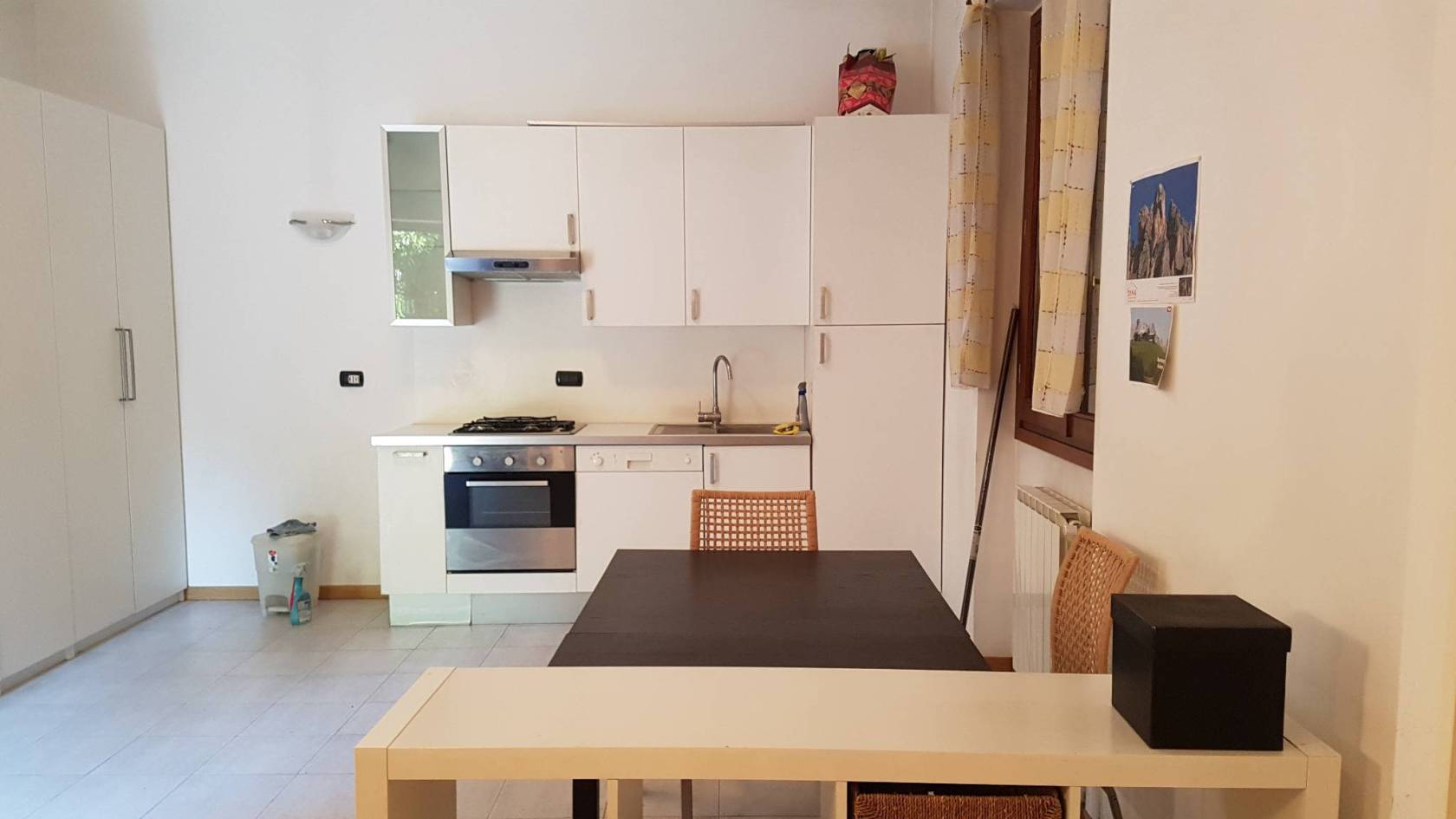 Monza - Via Lecco - In contesto semi indipendente, spazioso monolocale arredato, ristrutturato e termoautonomo. Affitto mensile Eu. 650 comprensivo 