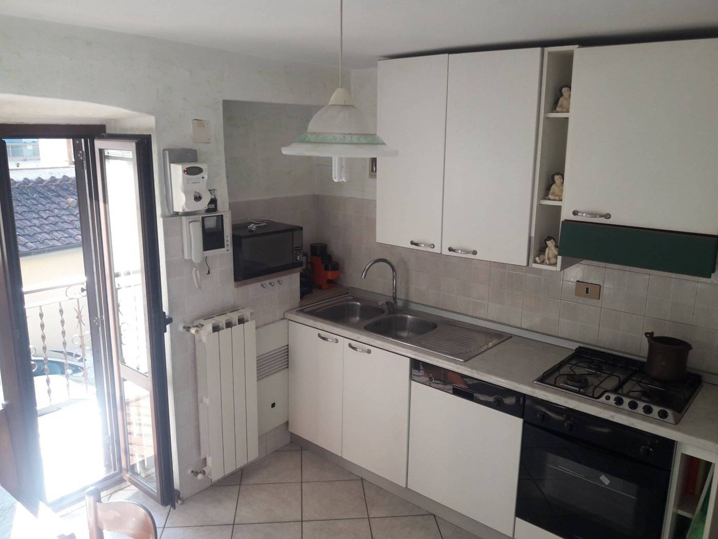 cucina con balcone