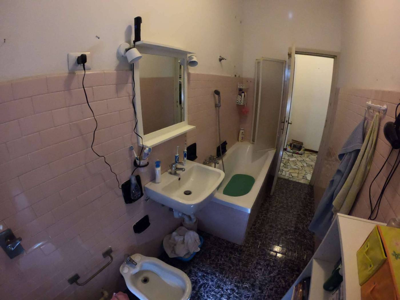 00CE05C0-0F30-4D1A-B827-727E96D2BEC4