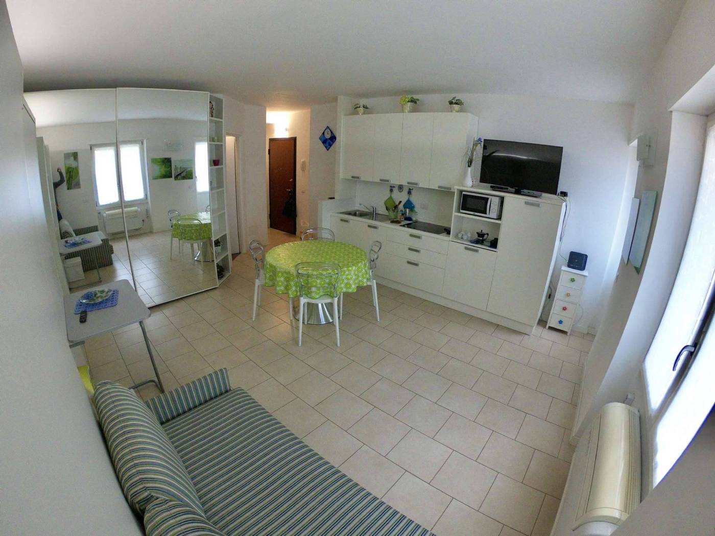 6D99C303-7E65-4B7B-AF18-75FF88170FC3