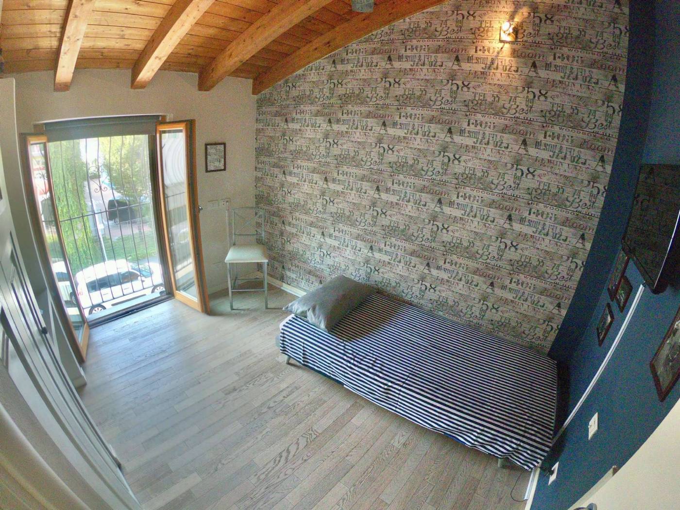 CDCACA98-754E-4CA6-BDF7-A728348C027D