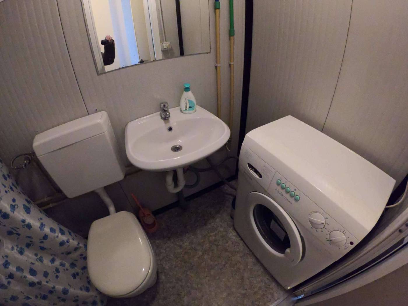 CEEA183E-6A09-4865-8519-89002BF287E9