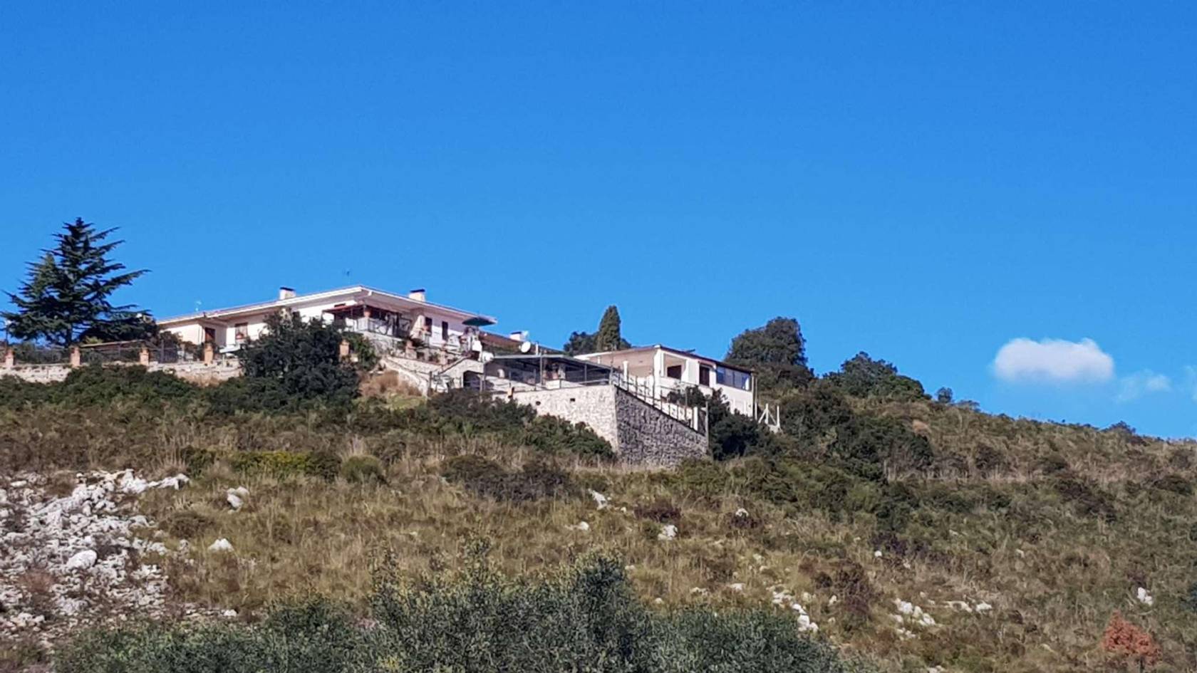 Rif: MICHELE DEL PRETE - PROPONIAMO IN VENDITA BELLISSIMA VILLA CON ANNESSA DEPANDANCE (DA POTER METTERE A RENDITA PER BREVI PERIODI). LE UNITA' 