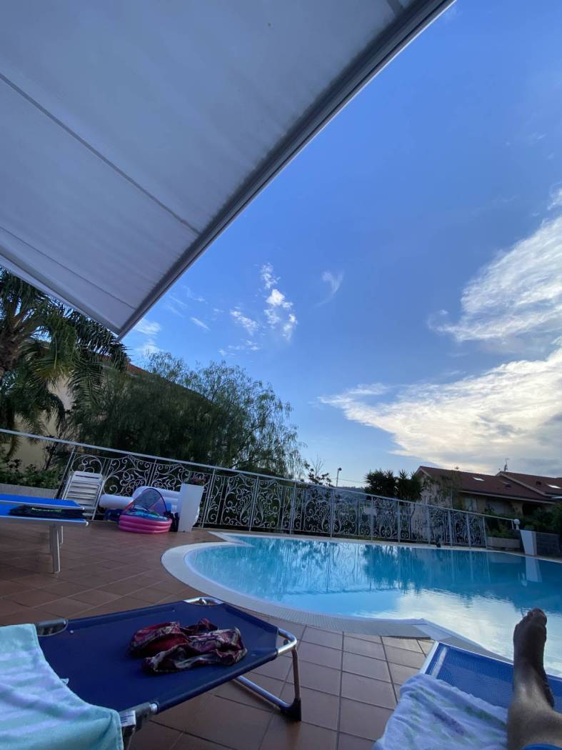 NB THE LEASE IS INTENDED FOR THE ENTIRE PROPERTY MINIMUM 2 YEARS ADVANCE PAYMENT. A DEPOSIT OF EUR 10 THOUSAND IS REQUIRED. Villa Solaro in Sanremo, 